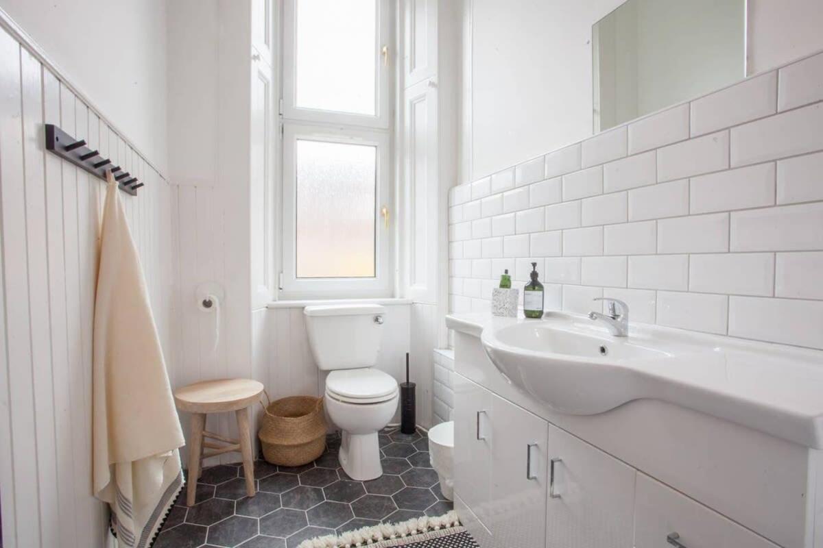 Stunning 2 Bed Property In Heart Of West End グラスゴー エクステリア 写真